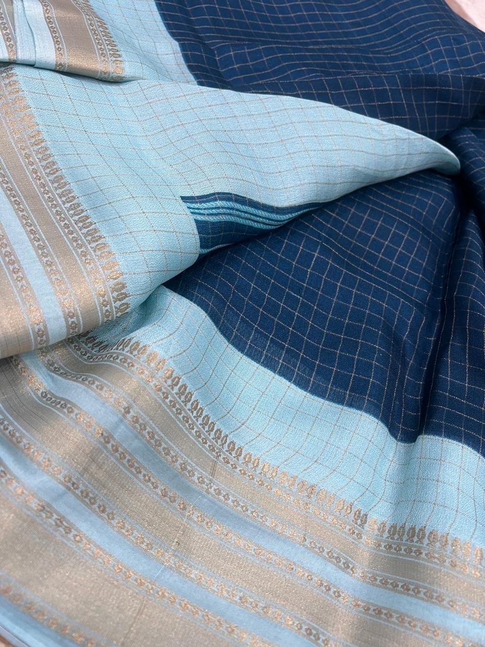 Aqua pallu with gold zari border close-up