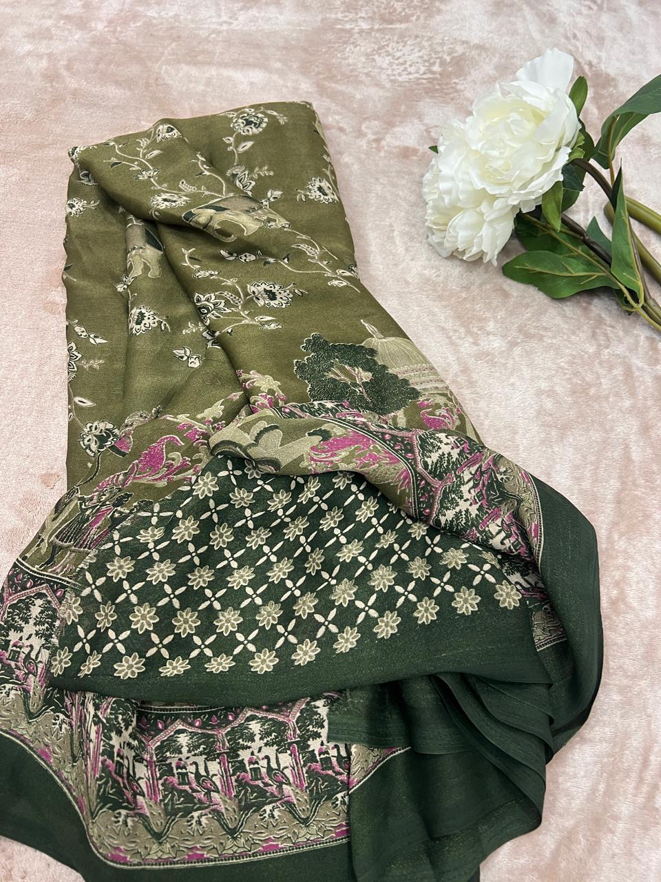 Forest green embroidered border and Mughal pallu close-up